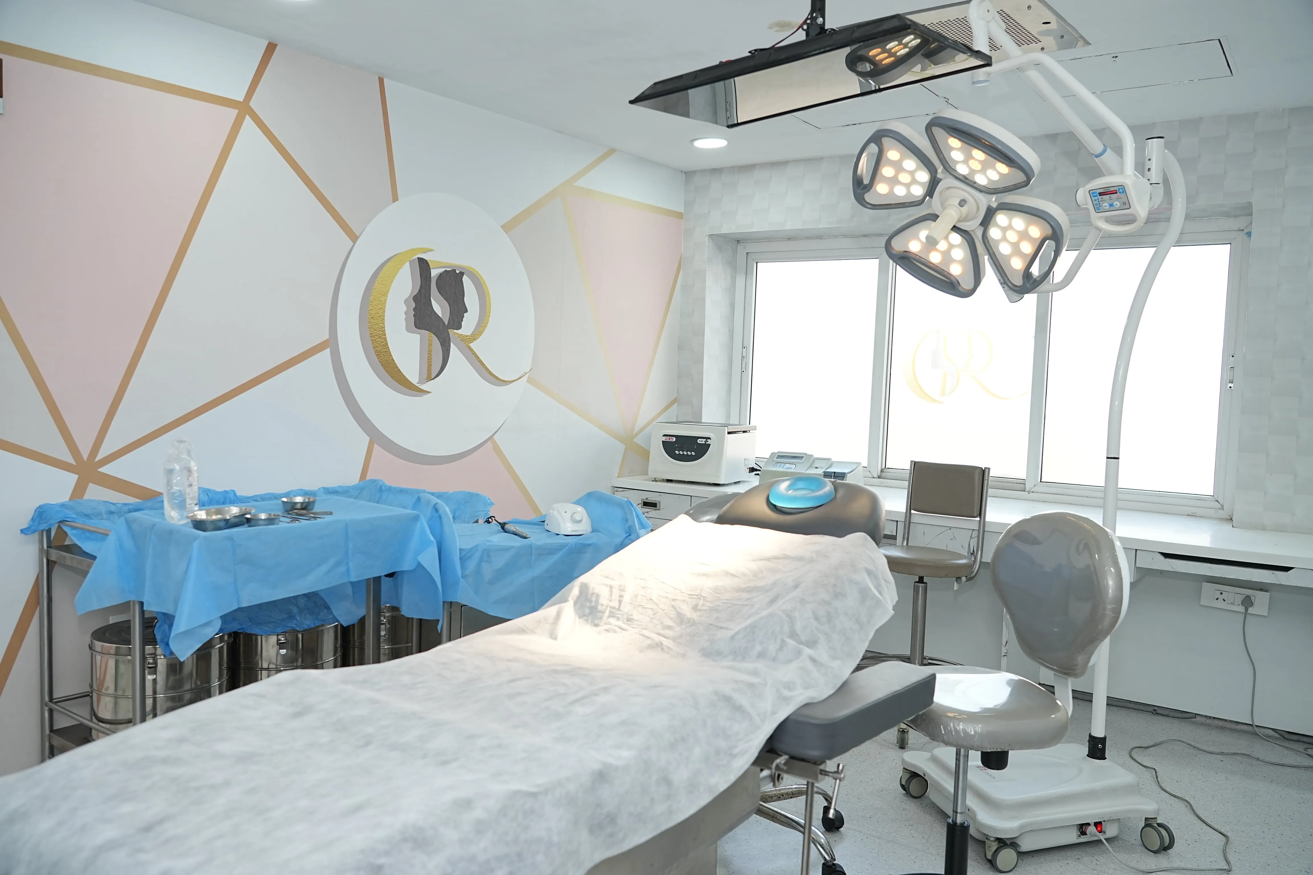 Advanced FUE Hair Transplant OT